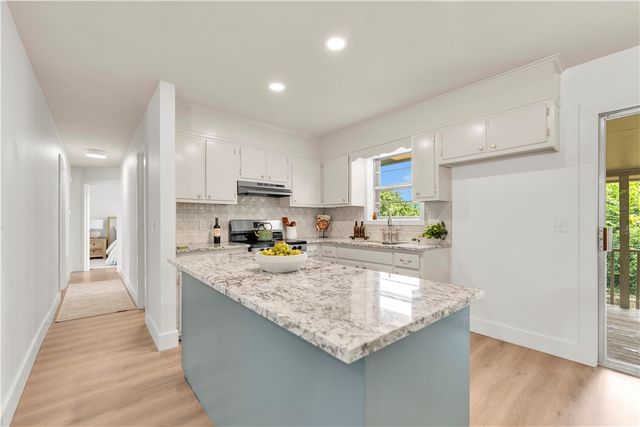 4 Enfield Drive, Bella Vista, AR 72715