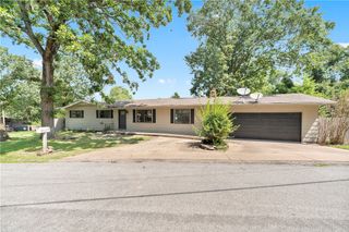 4 Enfield Drive, Bella Vista, AR 72715
