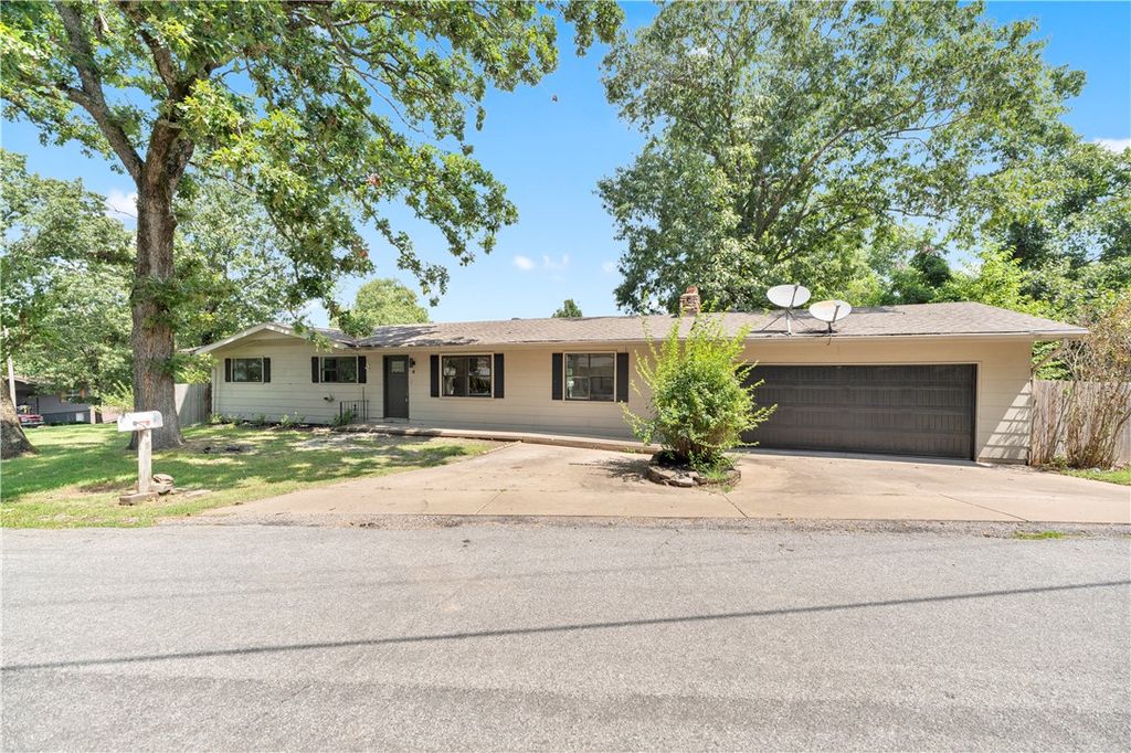 4 Enfield Drive, Bella Vista, AR 72715