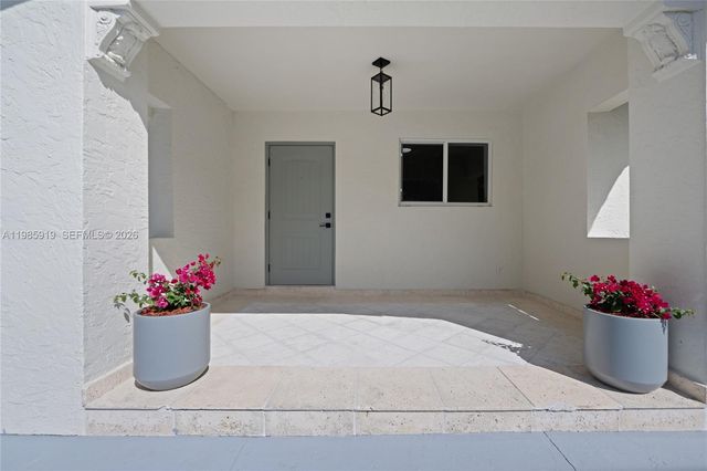 5251 SW 6th St, Miami, FL 33134