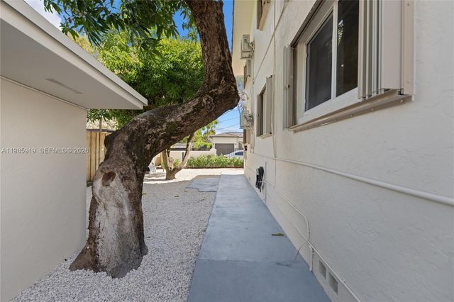 5251 SW 6th St, Miami, FL 33134