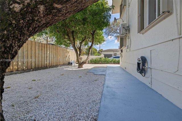 5251 SW 6th St, Miami, FL 33134