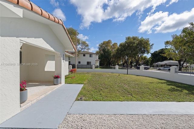 5251 SW 6th St, Miami, FL 33134