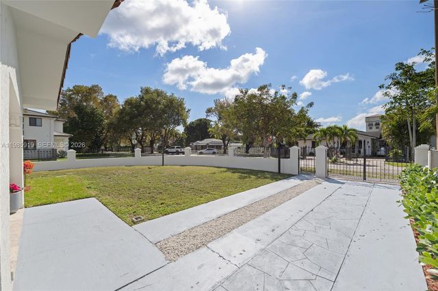 5251 SW 6th St, Miami, FL 33134