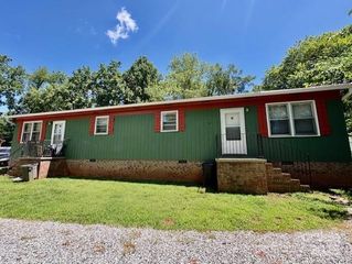 124/126 Polly Street, Morganton, NC 28655