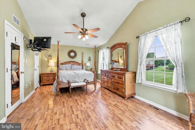 614 WOODGATE LN, Aston, PA 19014