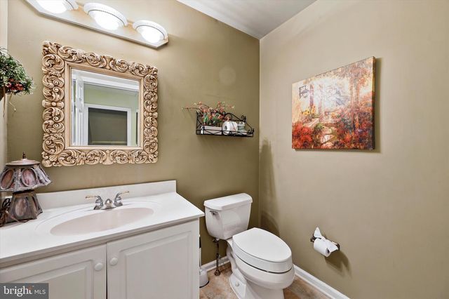 614 WOODGATE LN, Aston, PA 19014