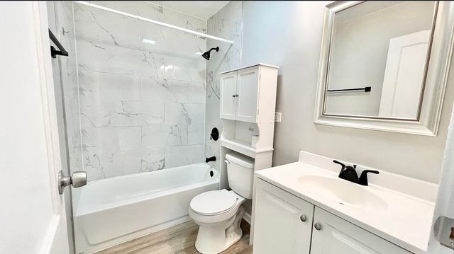 170 S Porter Street 2, Elgin, IL 60120