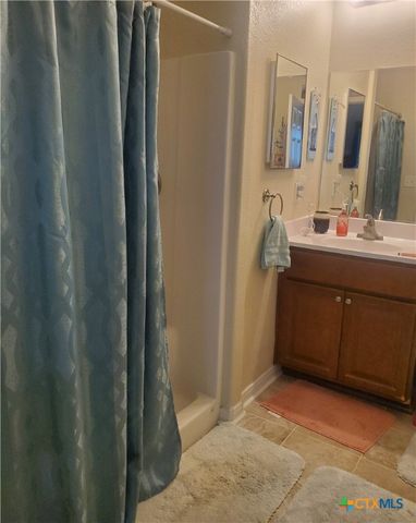 501 S 13th Street, Seadrift, TX 77983