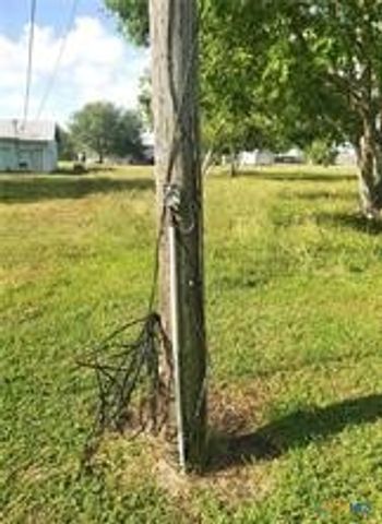 501 S 13th Street, Seadrift, TX 77983