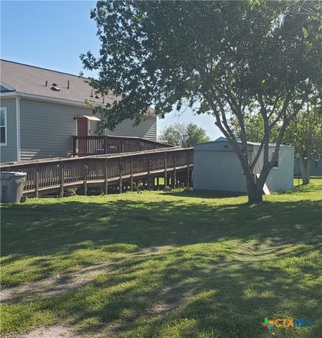 501 S 13th Street, Seadrift, TX 77983