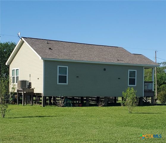 501 S 13th Street, Seadrift, TX 77983