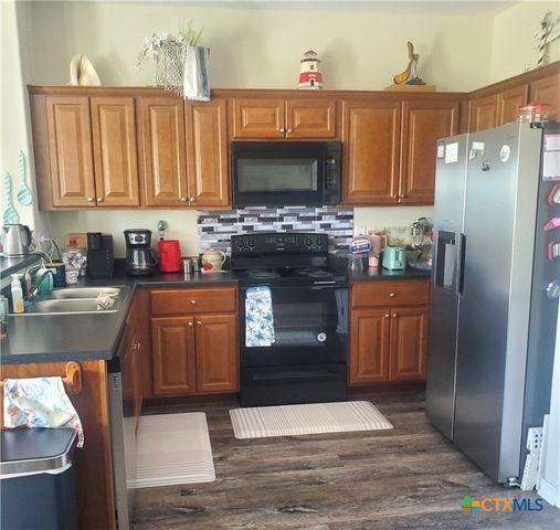 501 S 13th Street, Seadrift, TX 77983