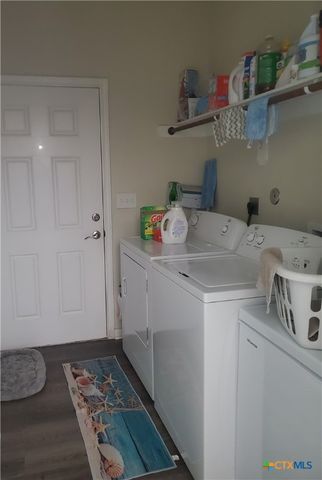 501 S 13th Street, Seadrift, TX 77983