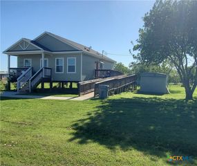 501 S 13th Street, Seadrift, TX 77983
