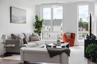 610 Hammond St 201, Brookline, MA 02467