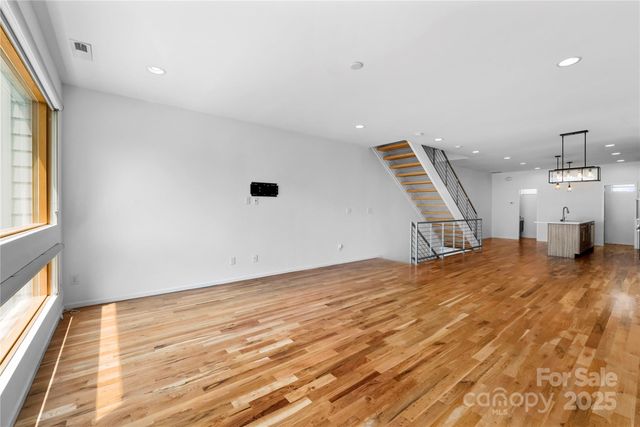 1004. Greenleaf Avenue B, Charlotte, NC 28202