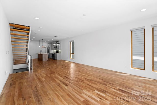 1004. Greenleaf Avenue B, Charlotte, NC 28202