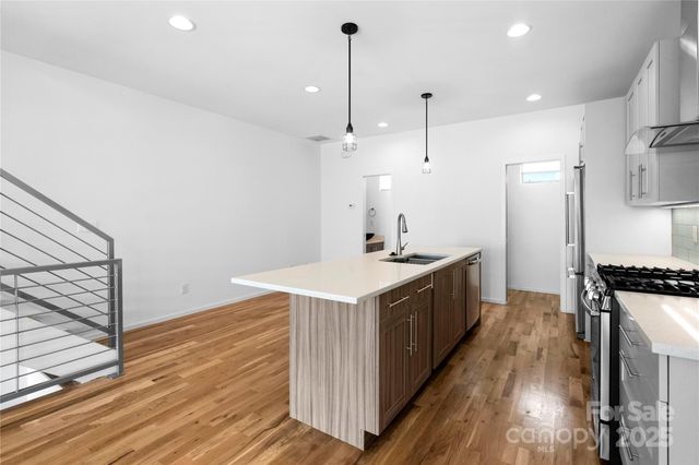 1004. Greenleaf Avenue B, Charlotte, NC 28202