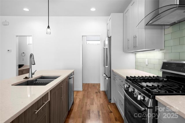 1004. Greenleaf Avenue B, Charlotte, NC 28202