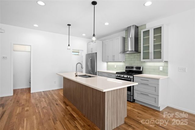 1004. Greenleaf Avenue B, Charlotte, NC 28202