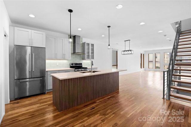 1004. Greenleaf Avenue B, Charlotte, NC 28202