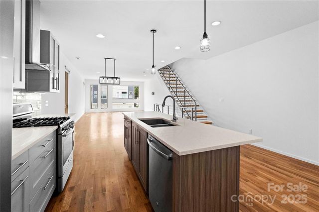 1004. Greenleaf Avenue B, Charlotte, NC 28202