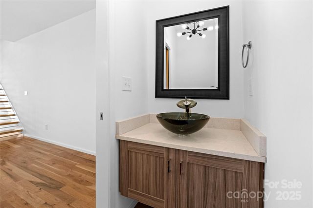 1004. Greenleaf Avenue B, Charlotte, NC 28202