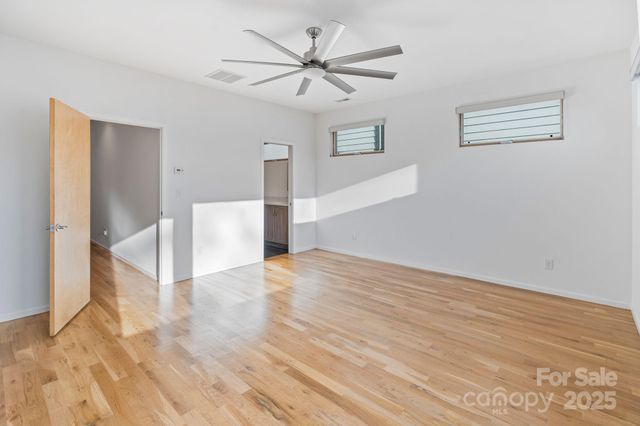 1004. Greenleaf Avenue B, Charlotte, NC 28202