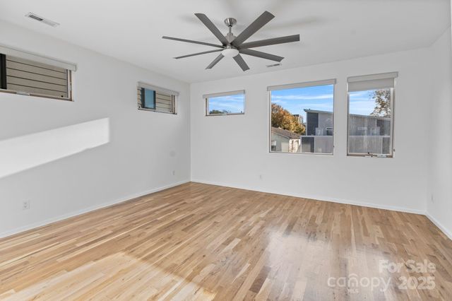 1004. Greenleaf Avenue B, Charlotte, NC 28202