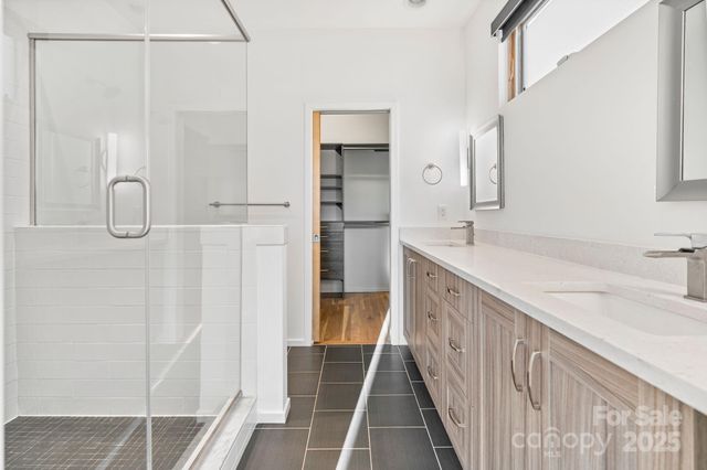 1004. Greenleaf Avenue B, Charlotte, NC 28202