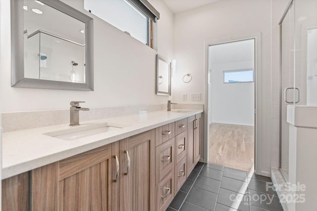 1004. Greenleaf Avenue B, Charlotte, NC 28202