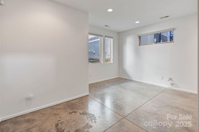 1004. Greenleaf Avenue B, Charlotte, NC 28202