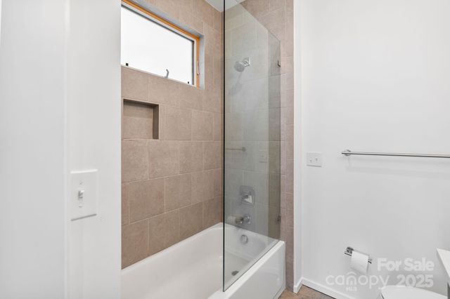 1004. Greenleaf Avenue B, Charlotte, NC 28202