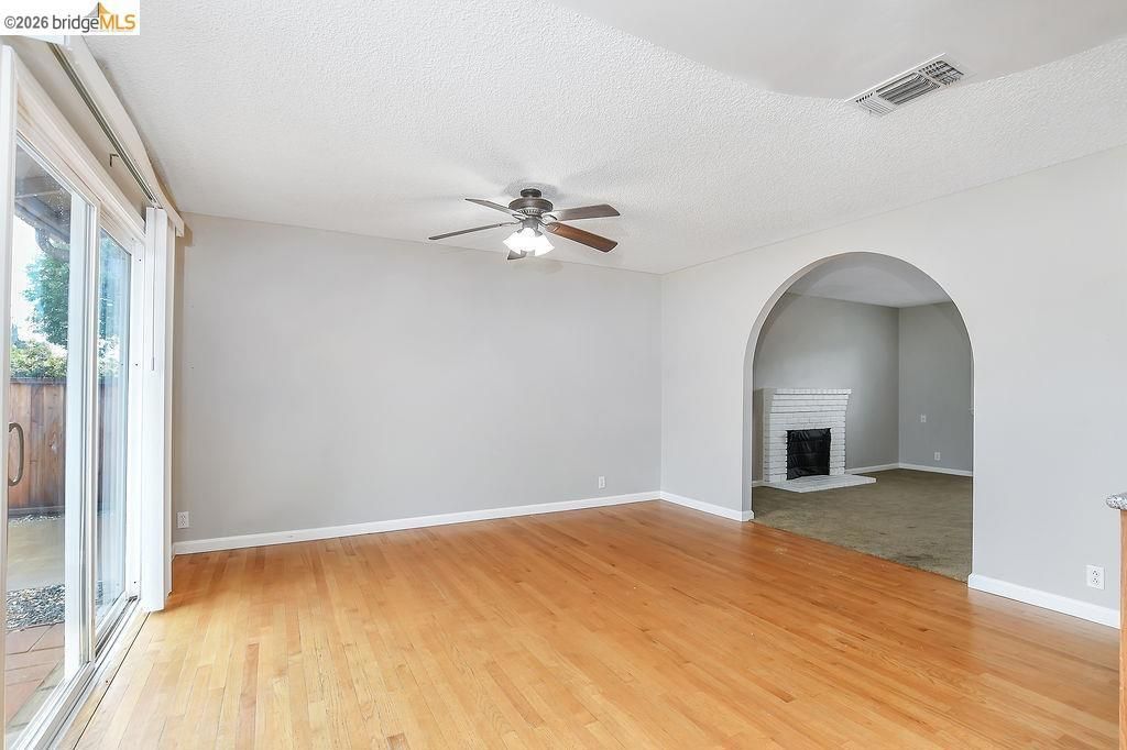 Image 11 of property listing at 909 Rhine Way, Oakley, CA 94561