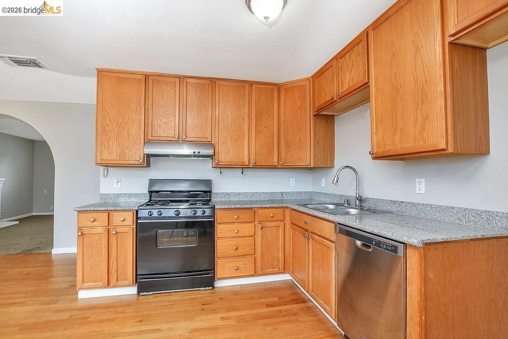 Image 14 of property listing at 909 Rhine Way, Oakley, CA 94561