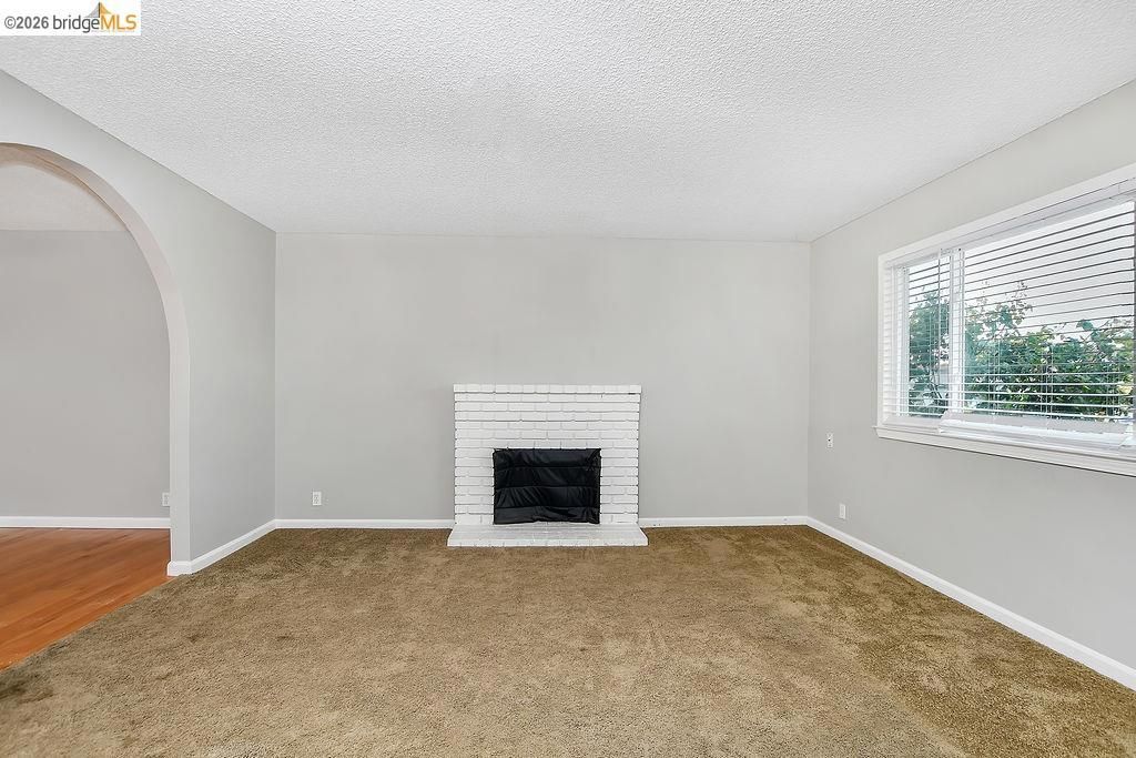 Image 8 of property listing at 909 Rhine Way, Oakley, CA 94561