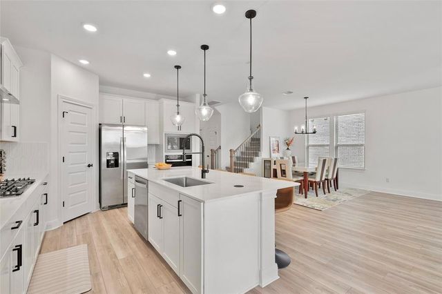 1305 Crescent LN, Georgetown, TX 78633