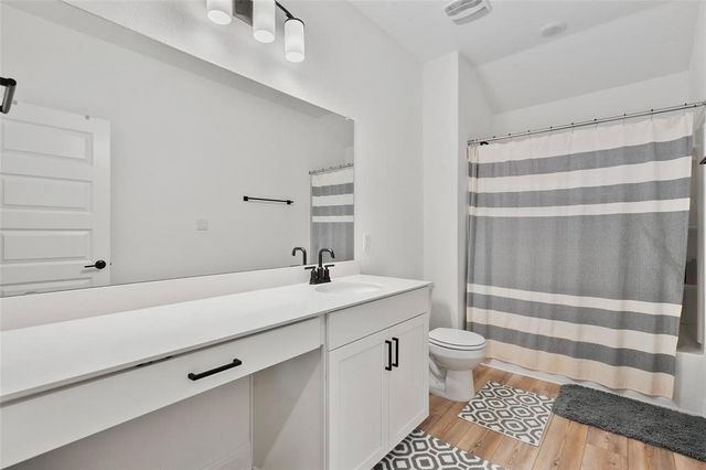 1305 Crescent LN, Georgetown, TX 78633