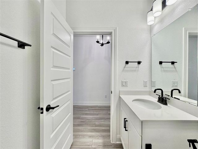 1305 Crescent LN, Georgetown, TX 78633