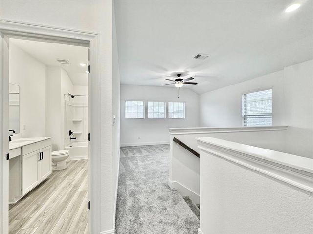 1305 Crescent LN, Georgetown, TX 78633