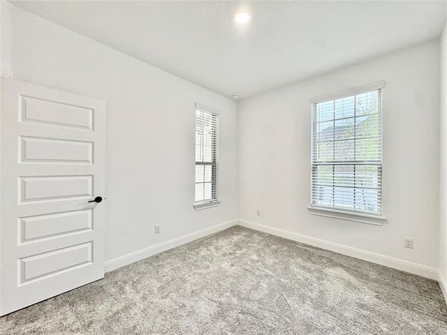 1305 Crescent LN, Georgetown, TX 78633