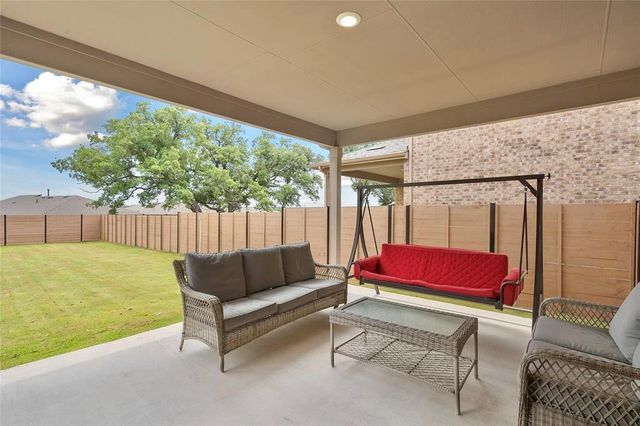 1305 Crescent LN, Georgetown, TX 78633