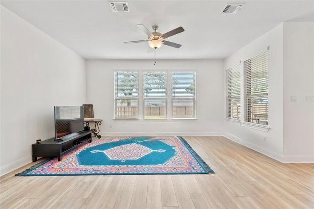 1305 Crescent LN, Georgetown, TX 78633