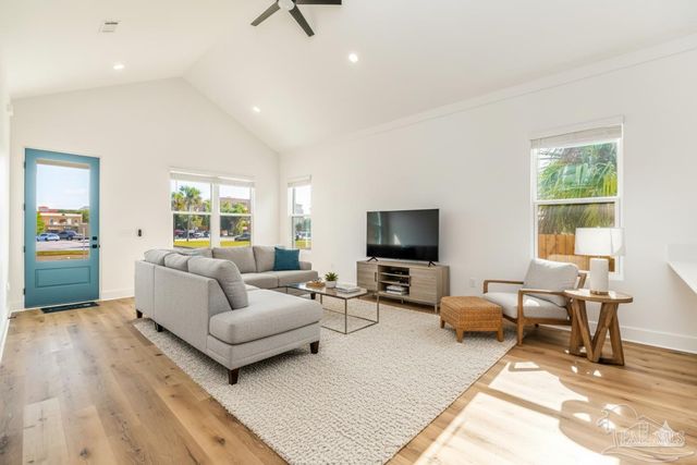 113 N Spring St, Pensacola, FL 32502