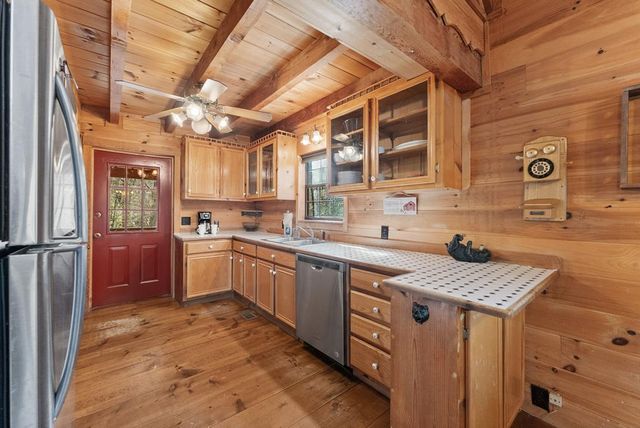 17 Deer Track Road, Sautee Nacoochee, GA 30571