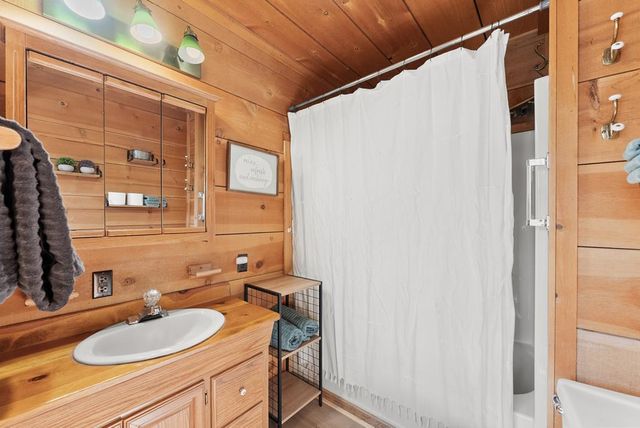 17 Deer Track Road, Sautee Nacoochee, GA 30571