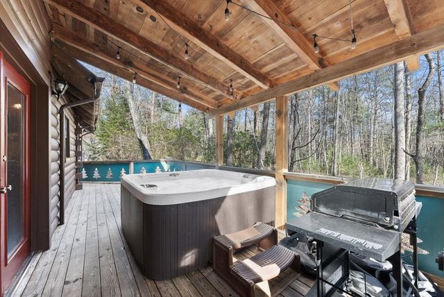 17 Deer Track Road, Sautee Nacoochee, GA 30571