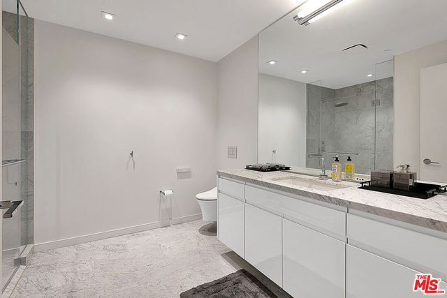 9000 W 3rd Street 204, Los Angeles, CA 90048