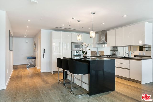 9000 W 3rd Street 204, Los Angeles, CA 90048